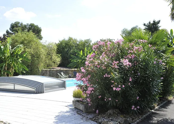 Jardin D\'Arcy - Chambres D\'Hotes Avec Piscine Et Spa