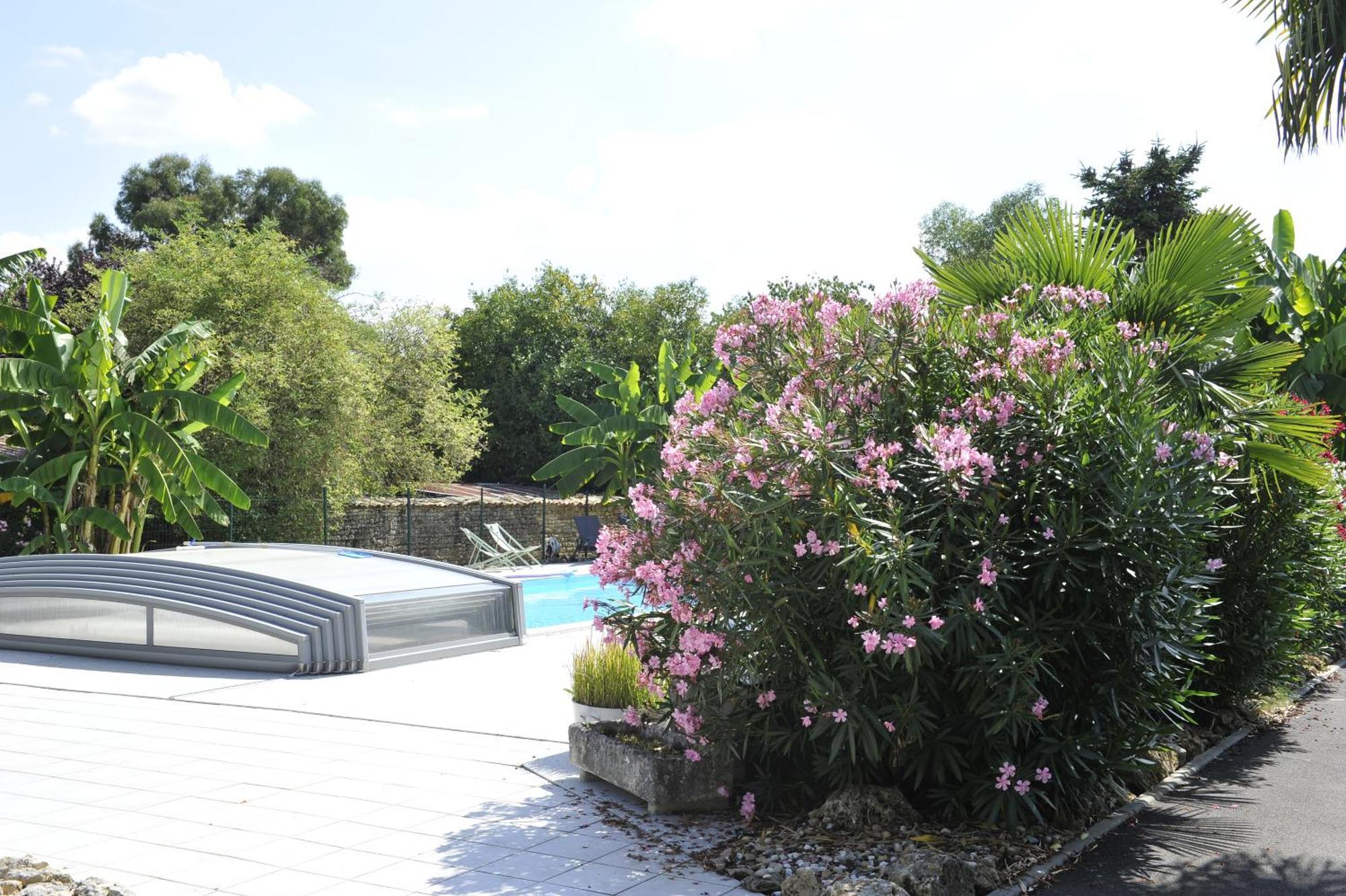 Jardin D'arcy - D'hotes Avec Piscine Et Bed & Breakfast 5*