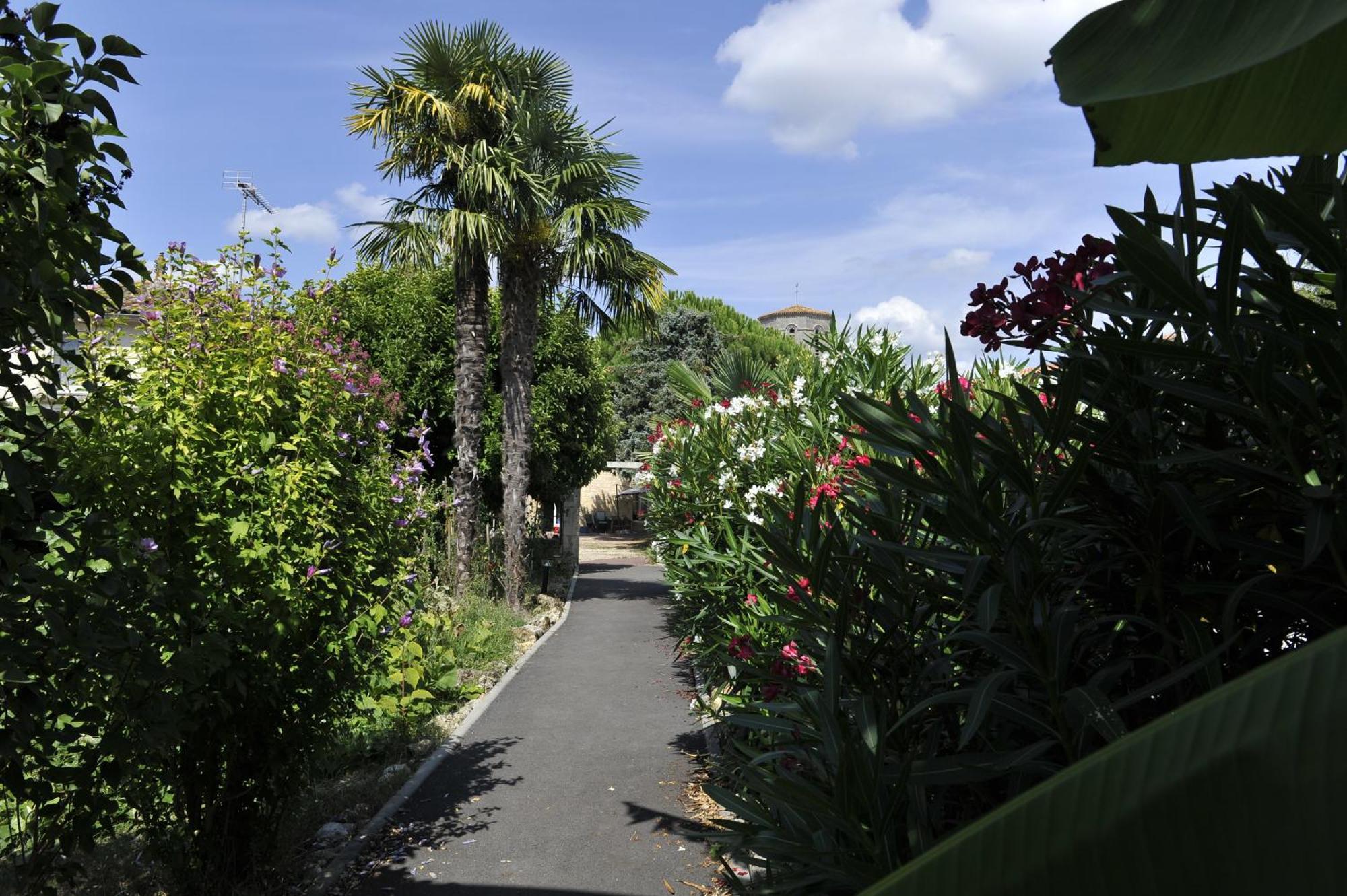 Jardin D'arcy - D'hotes Avec Piscine Et Bois