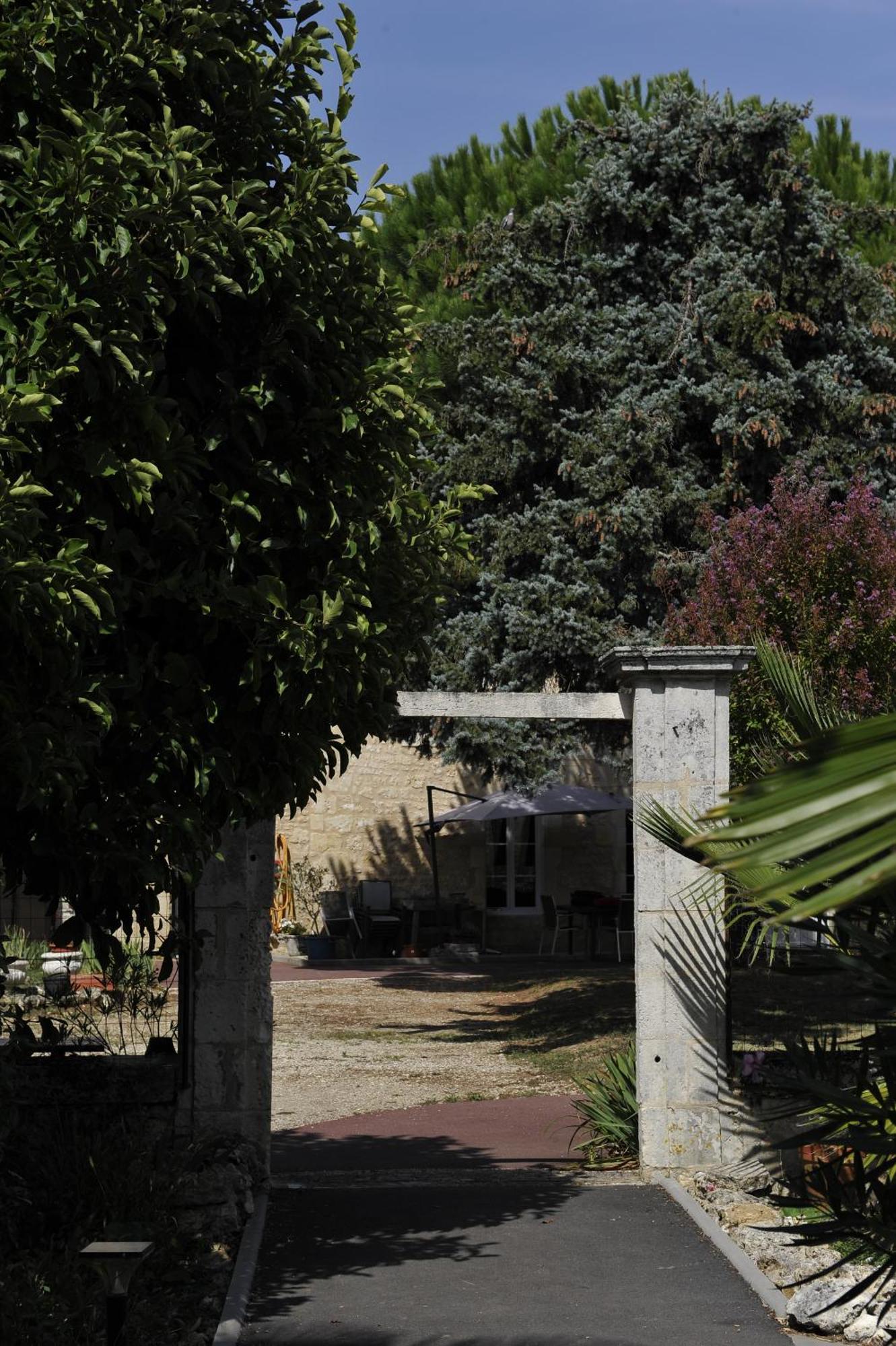 Jardin D'arcy - D'hotes Avec Piscine Et